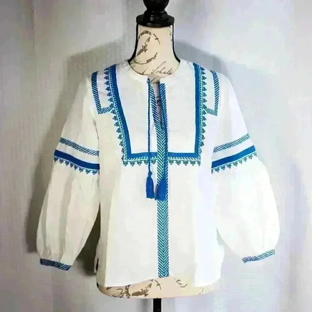 J. Crew Black Label Size 2P White Linen Blend/Blue Embroidered button sleeve top